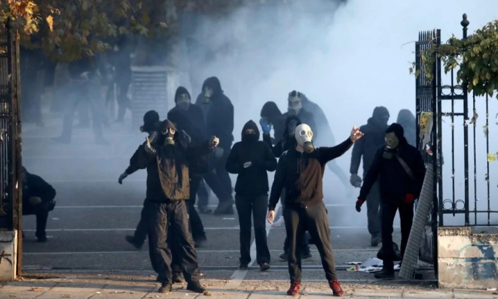 Θεσσαλονίκη – Επεισόδια: Στον ανακριτή η 26χρονη για τα τρία κακουργήματα - Στο αυτόφωρο οι υπόλοιποι 19